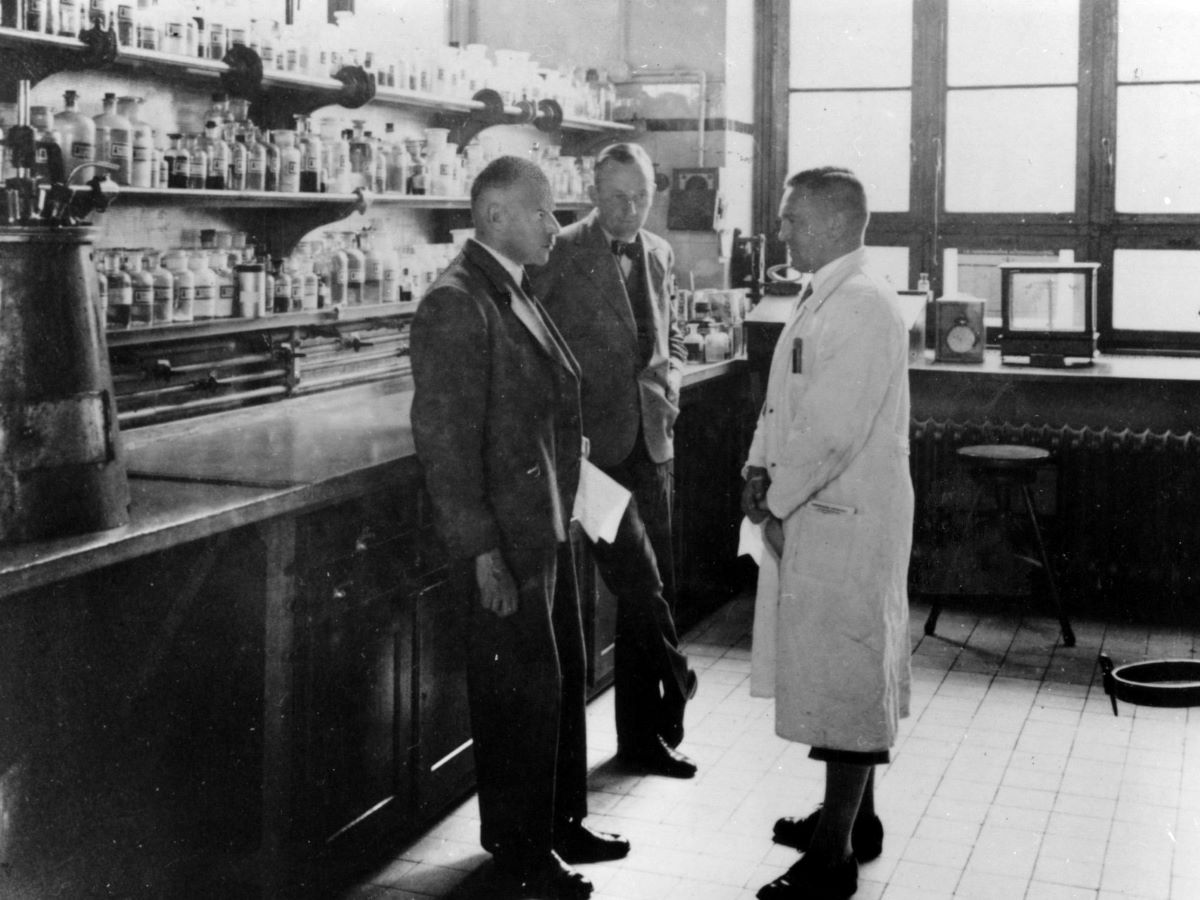View of a laboratory at the Uerdingen site, 1932 View of a laboratory at the Uerdingen site, 1932